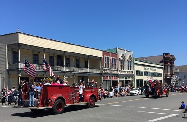 d43bc53d_fourth_of_july_fire_truck_rides_and_parade_in_historic_ferndale_ca.jpg