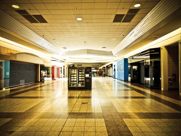 Bayshore Mall - PHOTO BY DERIC MENDES