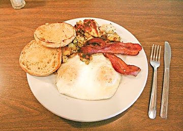Breakfast at the Woodrose Café in Garberville: Eggs over easy, Niman Ranch bacon, home fries and an English muffin. Photo by Bob Doran