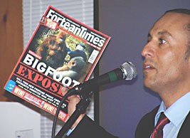 Conference presenter Daniel Perez critiques the professional skeptics at Fortean Times magazine. Photo by Steven Streufert
