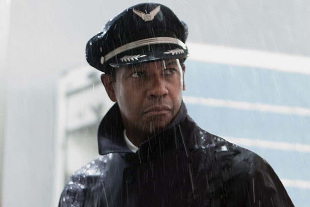 Denzel Washington gets all sopping wet in Flight