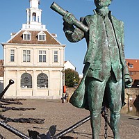 Statue of George Vancouver on the quay at his birthplace in Kings Lynn, Norfolk. Horatio Nelson was born a year later just 20 miles away. Author photo