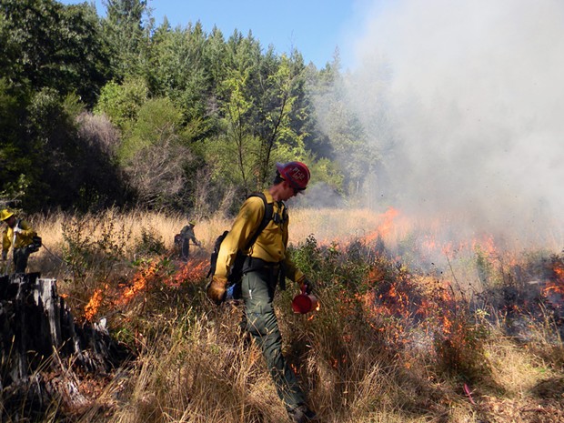 Prescribed burning at Mvs-yee-se’-ne on the Gasquet Ranger District. - U.S. FOREST SERVICE