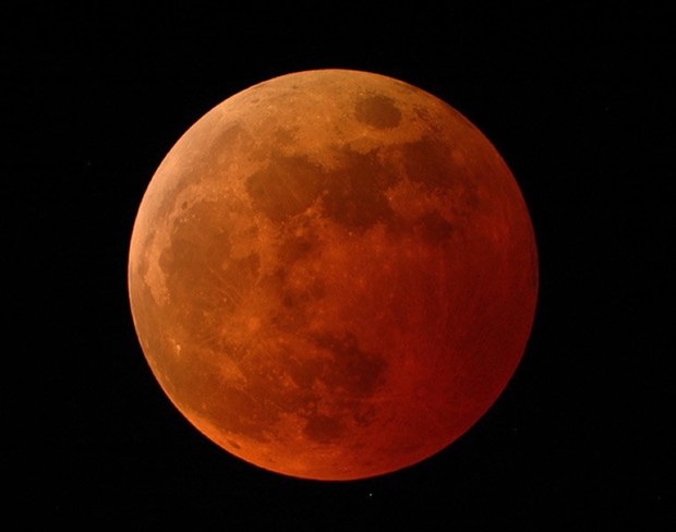 The red hue of the blood moon . - NASA