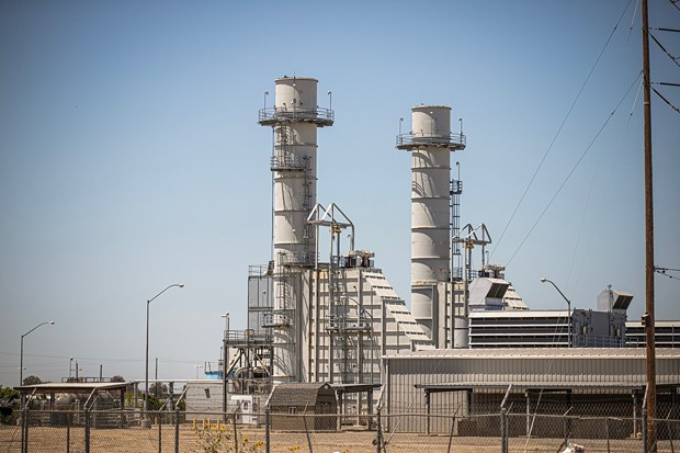 The Malaga Peaking Power Plant in Fresno County on June 28, 2022. - PHOTO BY LARRY VALENZUELA, CALMATTERS/CATCHLIGHT LOCAL