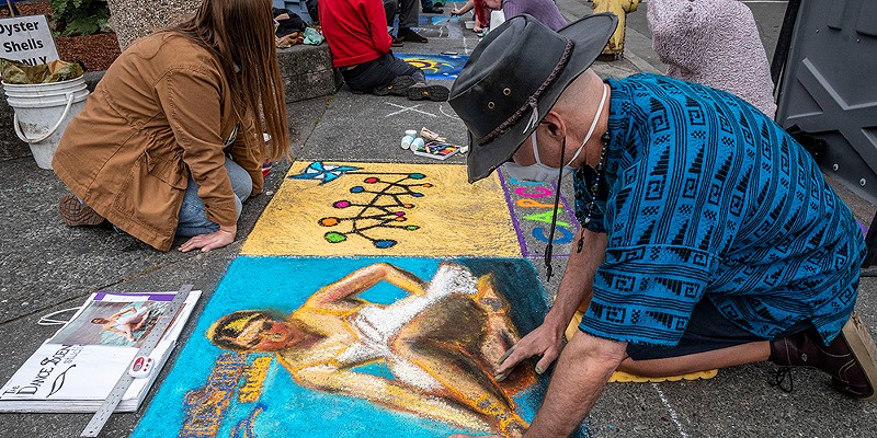 Pastels on the Plaza 2022 Pastel chalk artist Mike Woods rubbed in the final touches on his panel, sponsored by Dance Scene Studiio. Photo by Mark Larson